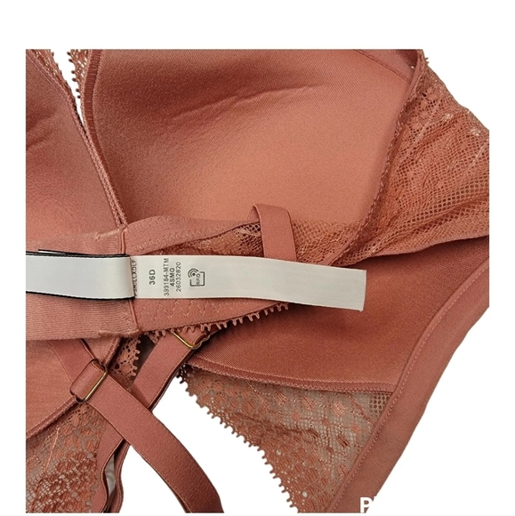 Victoria's Secret Bra Incredible By Victoria's Plunge/Padded/Underwire Size 36D - Picture 7 of 7